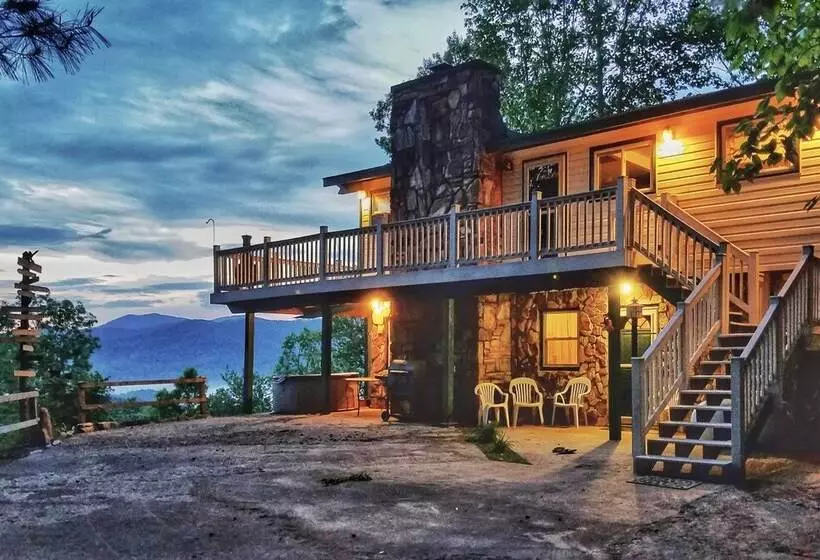 Secluded Mountain Home W/ Stunning Views & Deck!