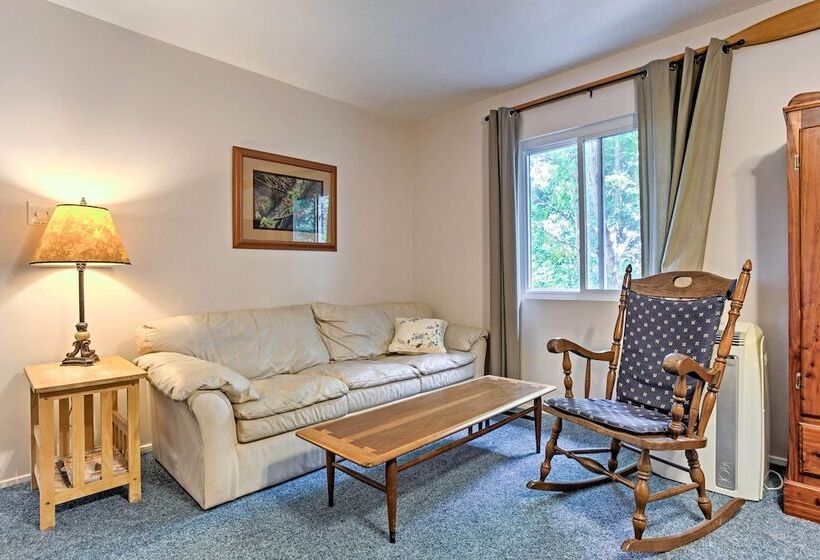 Secluded Mountain Home W/ Stunning Views & Deck!