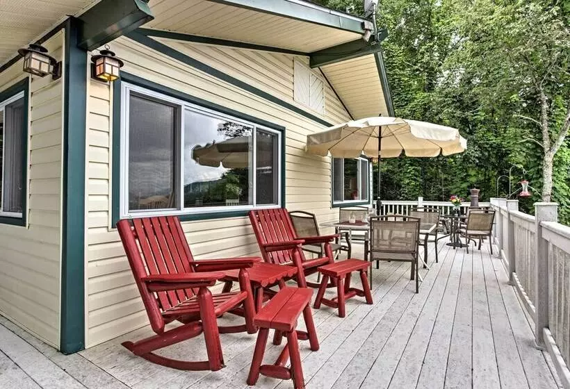 Secluded Mountain Home W/ Stunning Views & Deck!