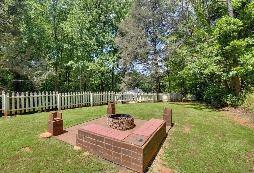 Serene Greenville Cottage: 6 Mi To Paris Mtn!