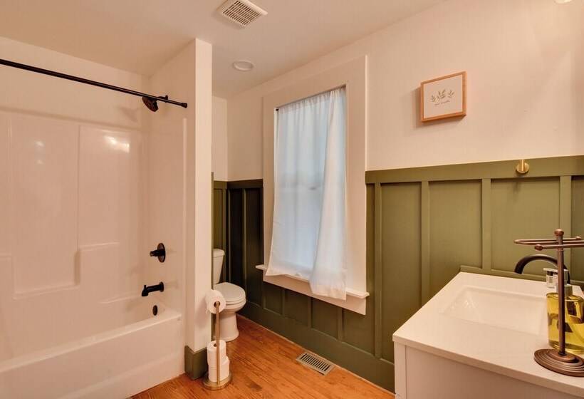 Serene Greenville Cottage: 6 Mi To Paris Mtn!