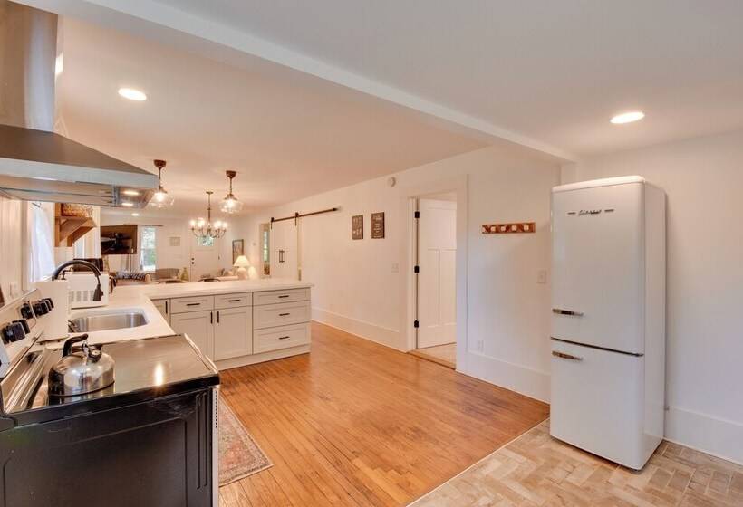 Serene Greenville Cottage: 6 Mi To Paris Mtn!