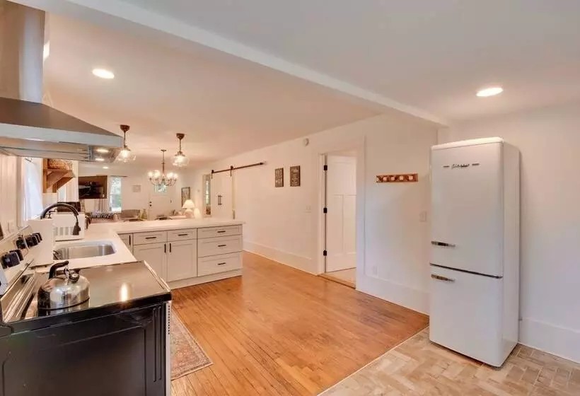 Serene Greenville Cottage: 6 Mi To Paris Mtn!