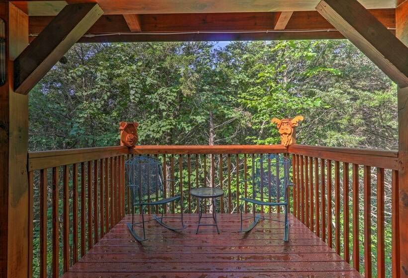 Sevierville Cabin W/ Furnished Deck & Balcony