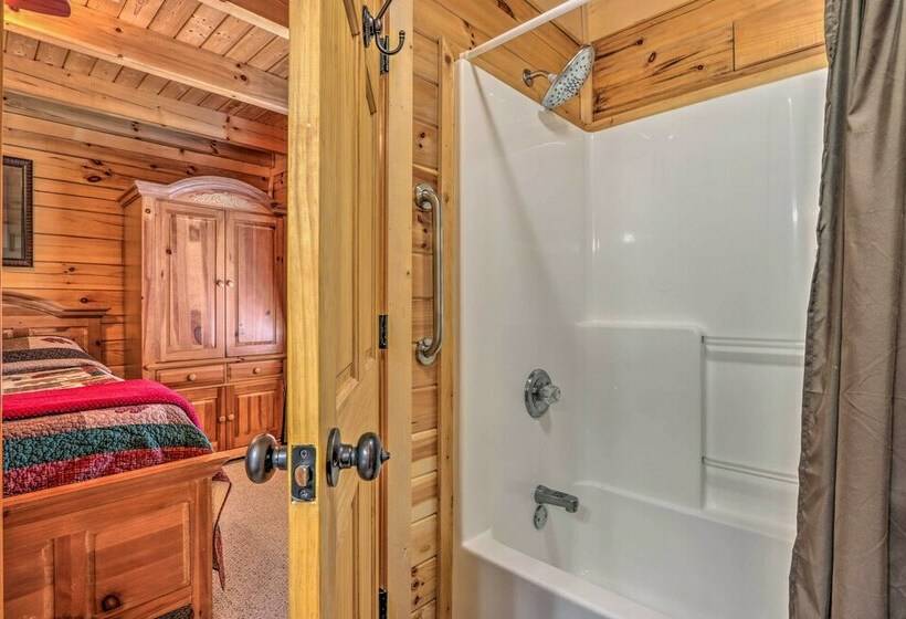 Sevierville Cabin W/ Furnished Deck & Balcony