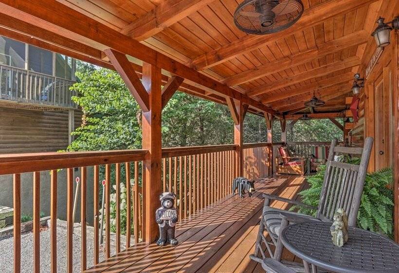 Sevierville Cabin W/ Furnished Deck & Balcony
