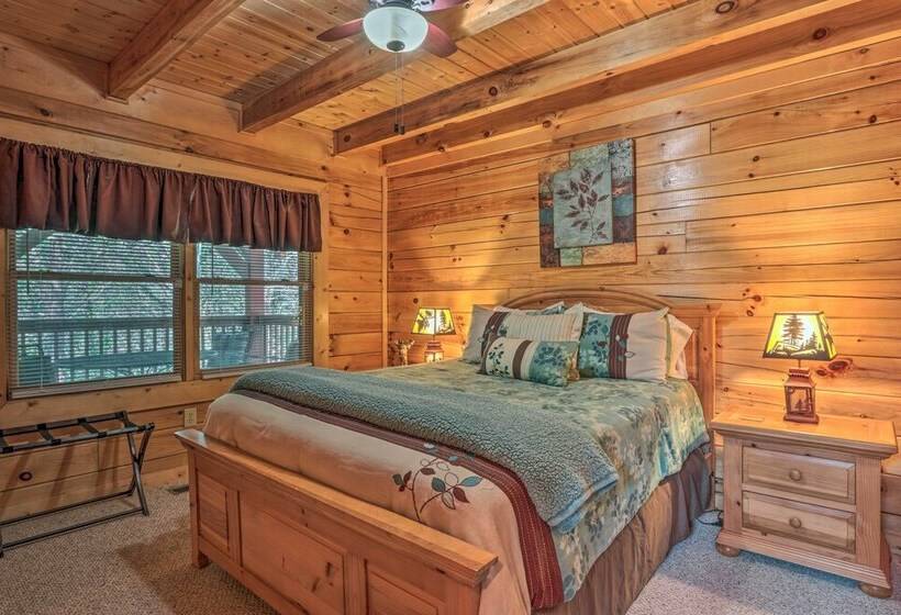 Sevierville Cabin W/ Furnished Deck & Balcony