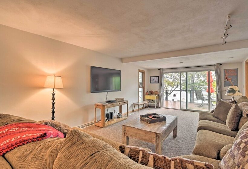 Spacious Lakehouse W/ Deck, Kayaks, & Dock!