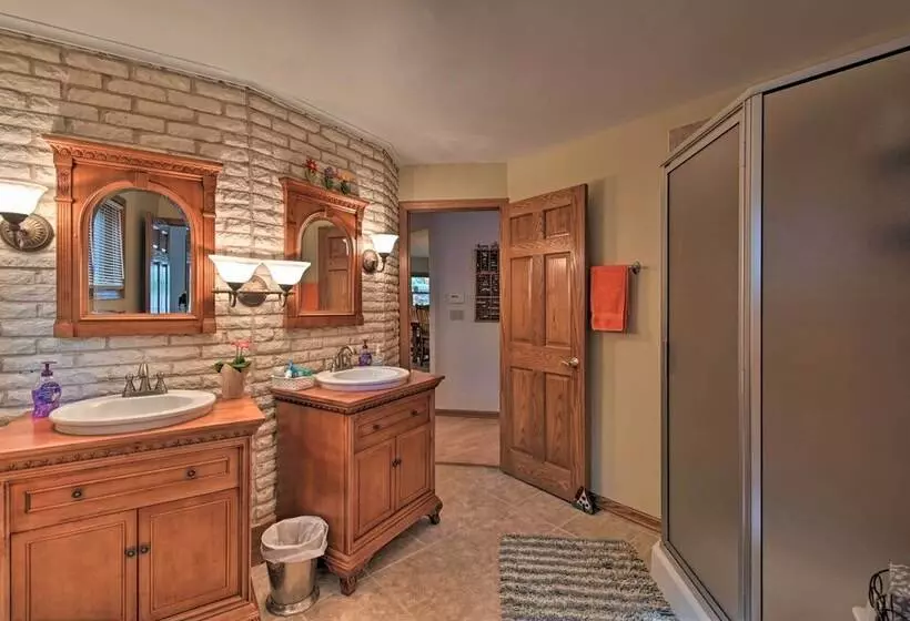 Spacious Lakehouse W/ Deck, Kayaks, & Dock!