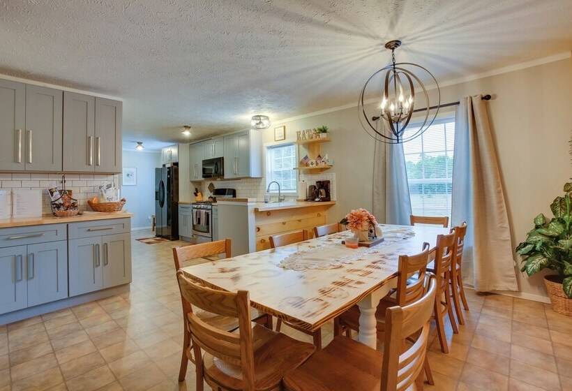 Spacious Wellston Home Near Hiking & Skiing!