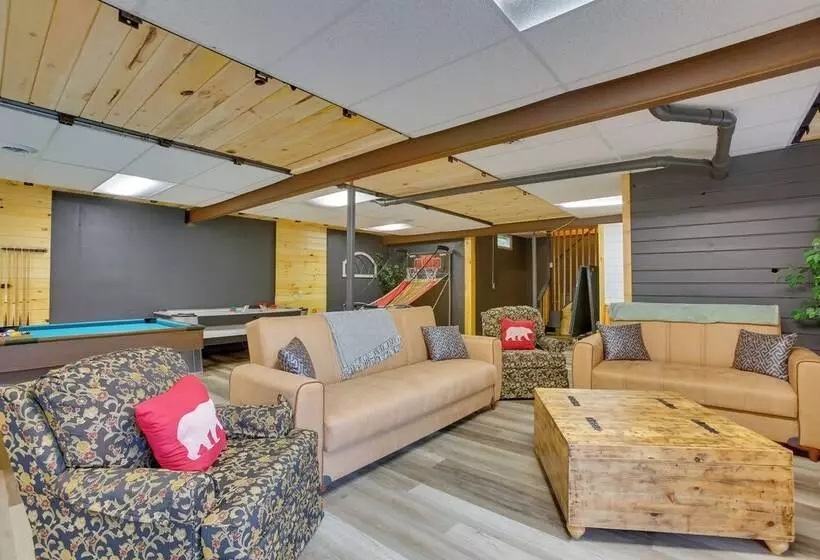 Spacious Wellston Home Near Hiking & Skiing!