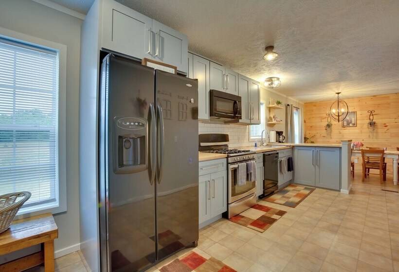 Spacious Wellston Home Near Hiking & Skiing!