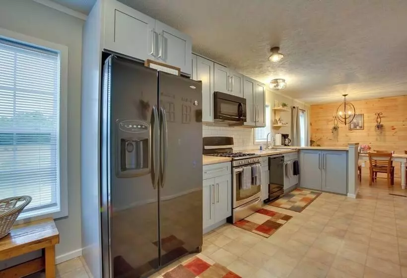 Spacious Wellston Home Near Hiking & Skiing!