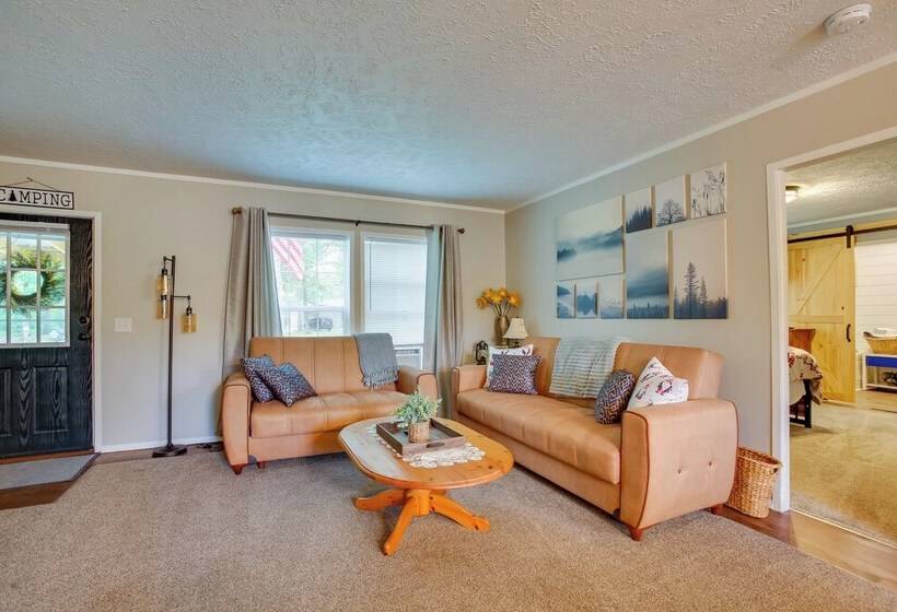 Spacious Wellston Home Near Hiking & Skiing!