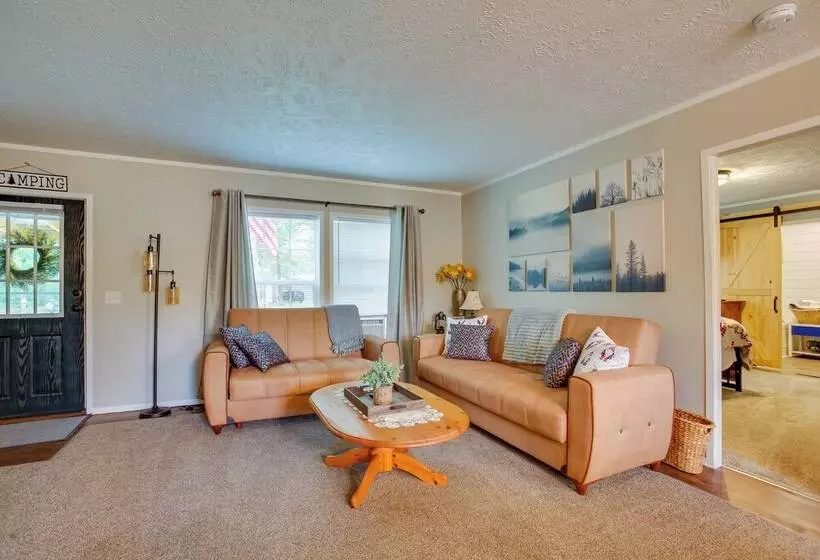 Spacious Wellston Home Near Hiking & Skiing!