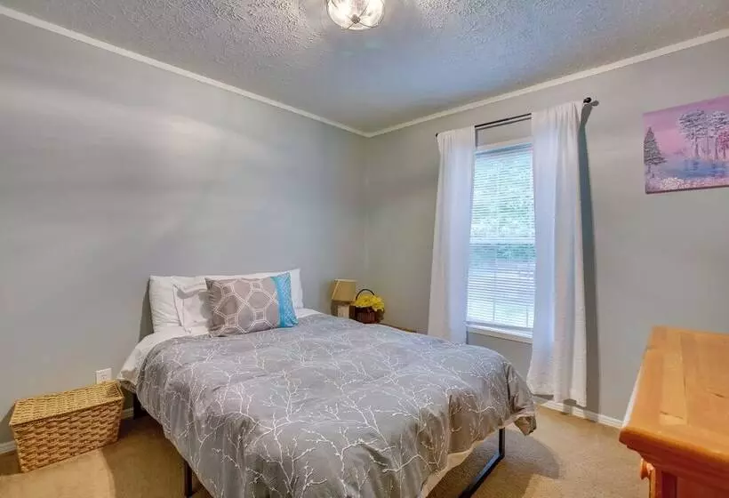 Spacious Wellston Home Near Hiking & Skiing!