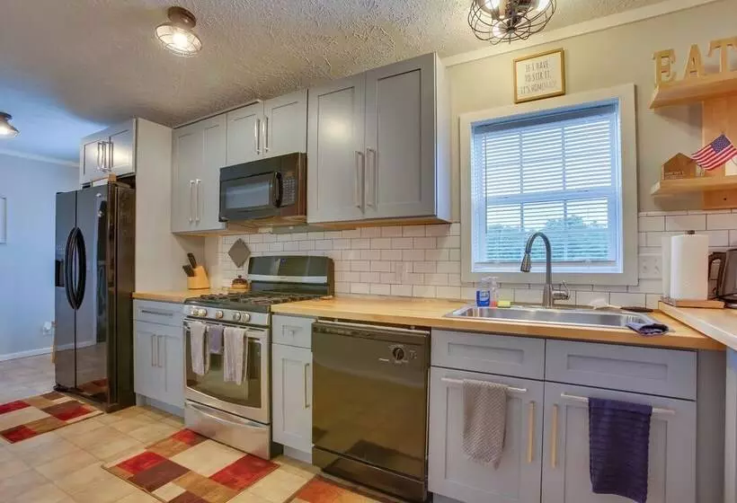 Spacious Wellston Home Near Hiking & Skiing!