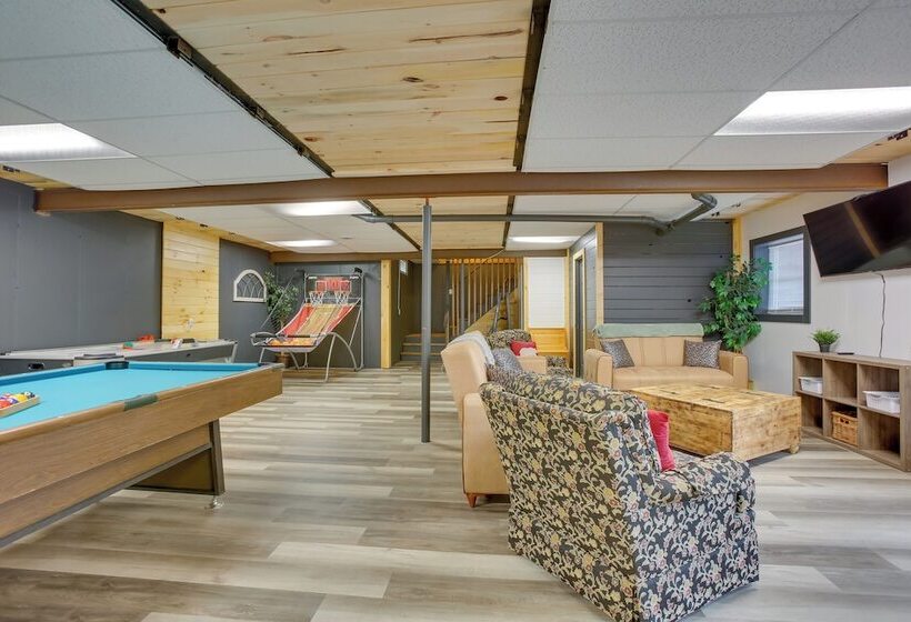 Spacious Wellston Home Near Hiking & Skiing!