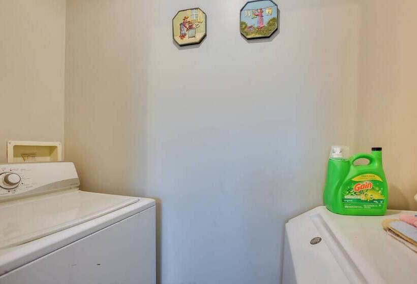 Spacious Wellston Home Near Hiking & Skiing!