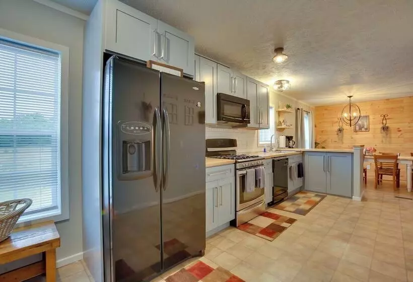 Spacious Wellston Home Near Hiking & Skiing!