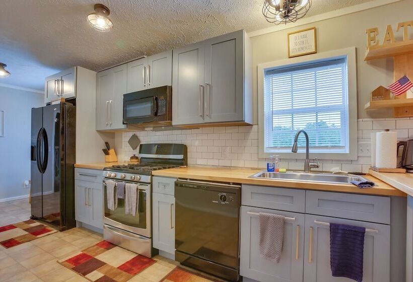 Spacious Wellston Home Near Hiking & Skiing!