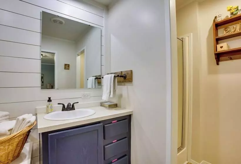 Spacious Wellston Home Near Hiking & Skiing!