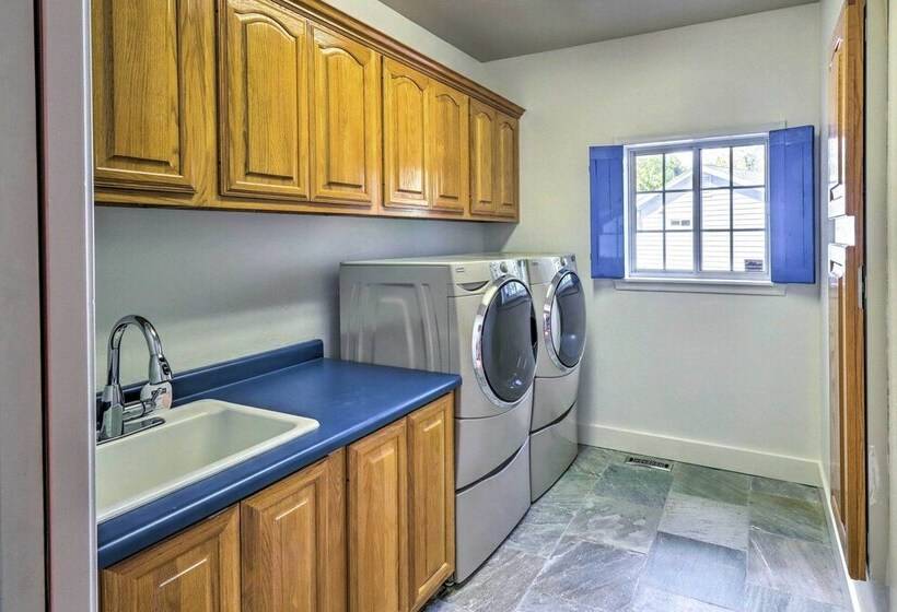 Stunning Pinetop Lakes Country Club Retreat!