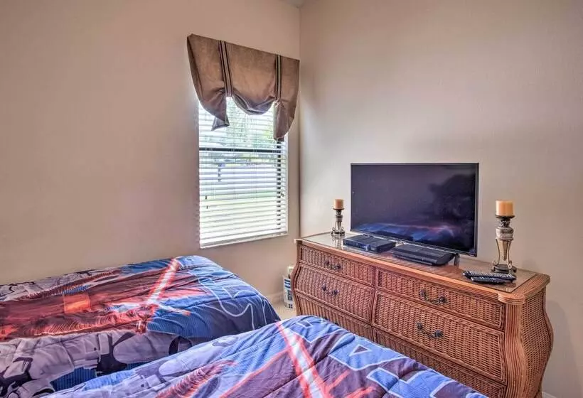 Sunny Villa W/ Lanai: 17 Mi To Disney!