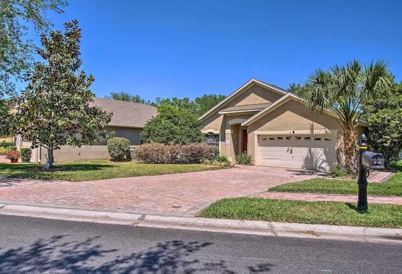 Sunny Villa W/ Lanai: 17 Mi To Disney!