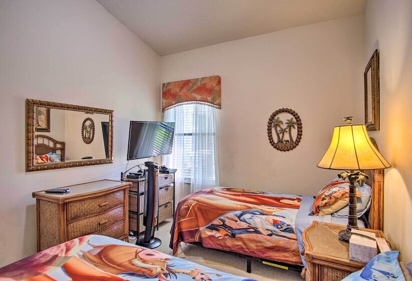 Sunny Villa W/ Lanai: 17 Mi To Disney!