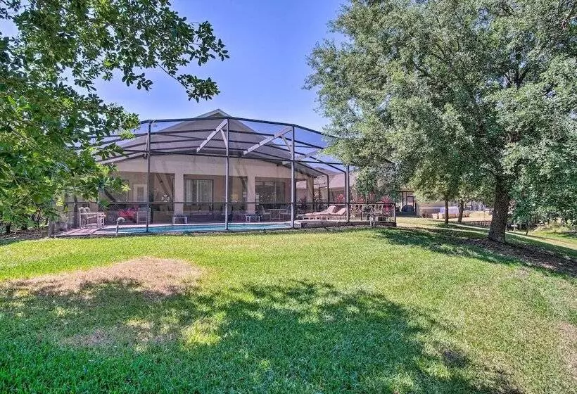 Sunny Villa W/ Lanai: 17 Mi To Disney!