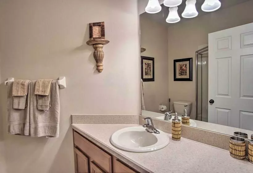 Sunny Villa W/ Lanai: 17 Mi To Disney!