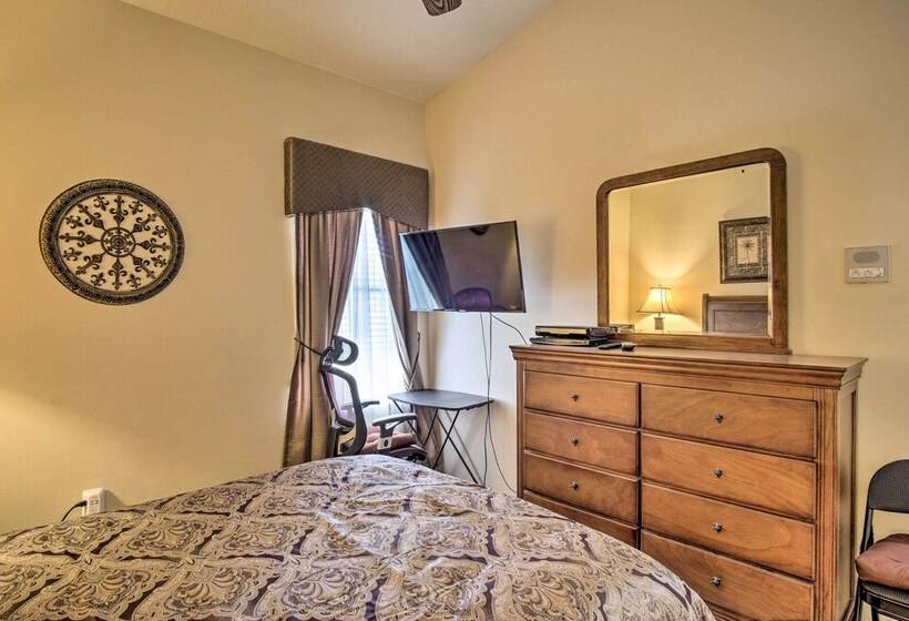 Sunny Villa W/ Lanai: 17 Mi To Disney!