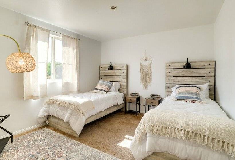 Sunny California Retreat   Pool, Patio & Grill!