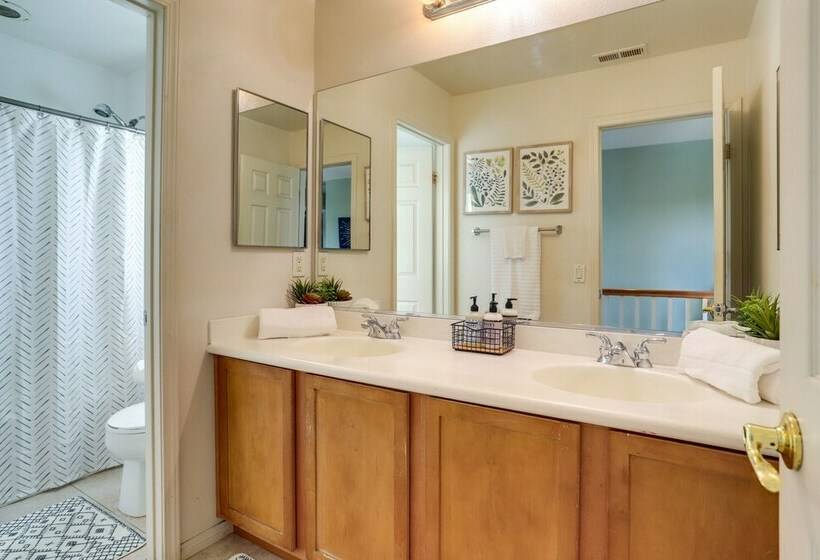 Sunny California Retreat   Pool, Patio & Grill!