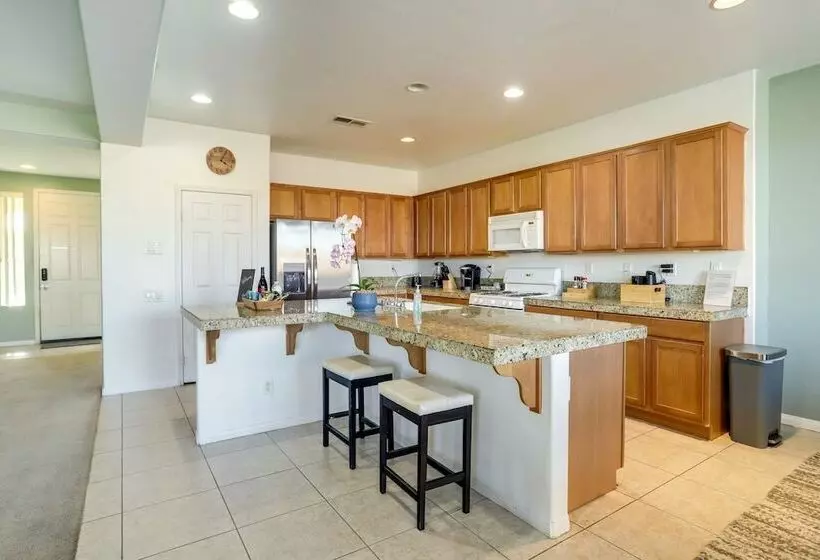 Sunny California Retreat Pool, Patio & Grill!