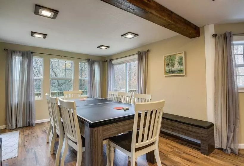 Updated Cobbly Nob Resort Home W/ Hot Tub!