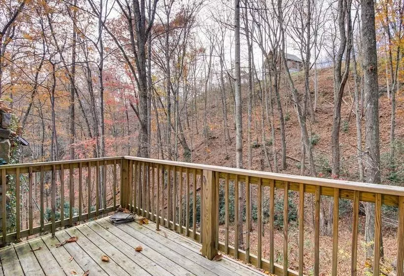 Updated Cobbly Nob Resort Home W/ Hot Tub!