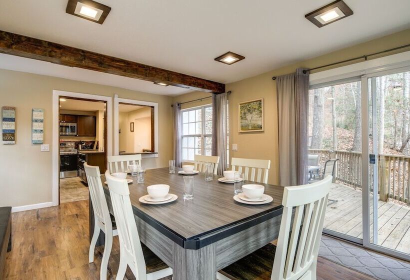 Updated Cobbly Nob Resort Home W/ Hot Tub!