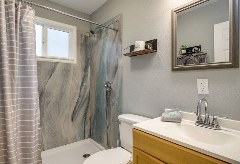 Updated Cobbly Nob Resort Home W/ Hot Tub!