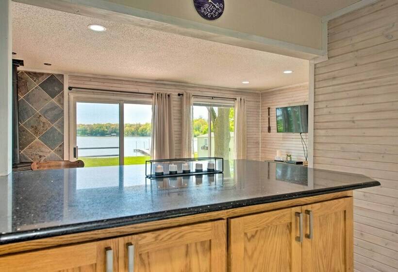 Welcome To Sunrise Bay: Family Lake Home!