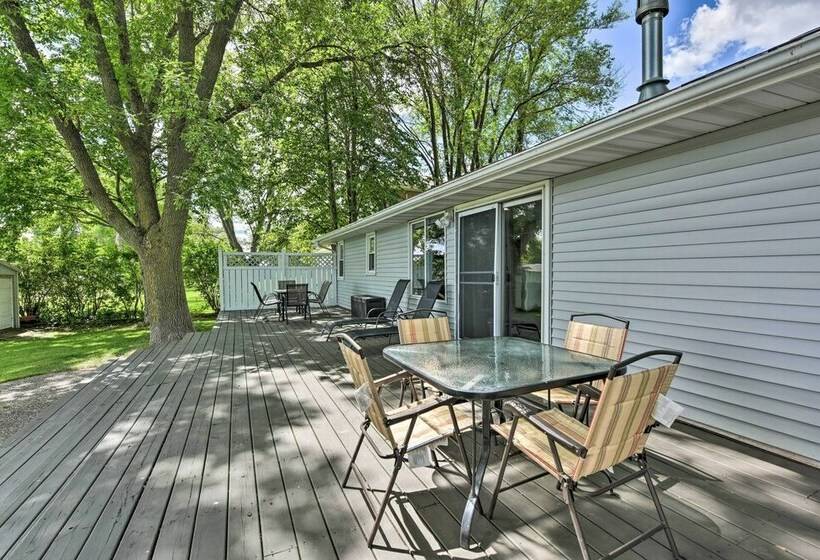 Welcome To Sunrise Bay: Family Lake Home!