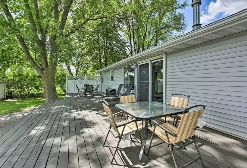 Welcome To Sunrise Bay: Family Lake Home!