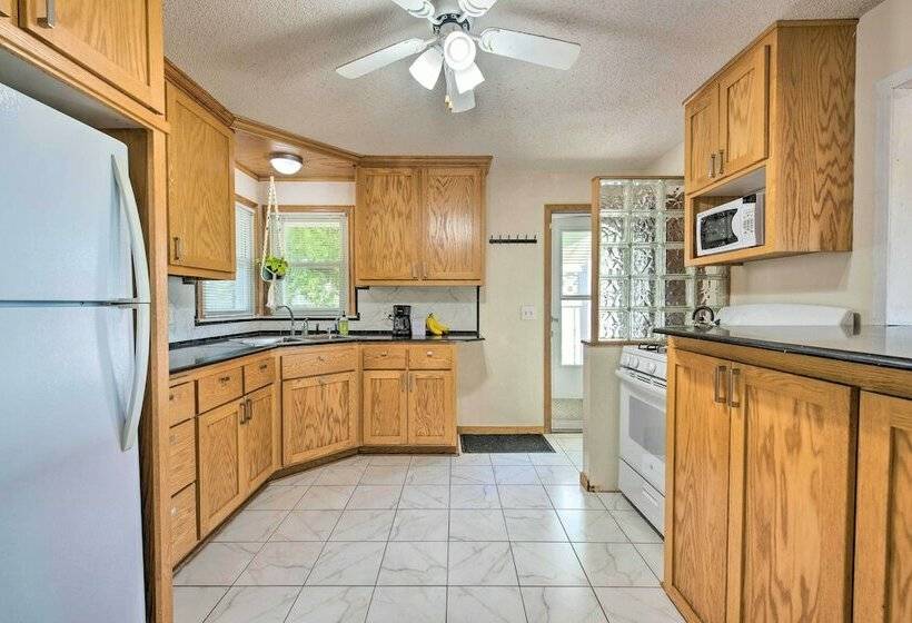 Welcome To Sunrise Bay: Family Lake Home!