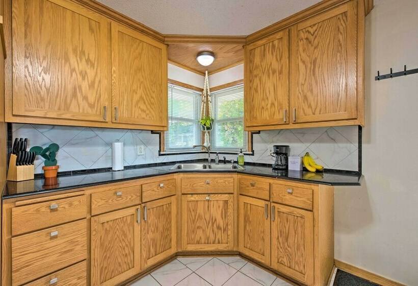 Welcome To Sunrise Bay: Family Lake Home!