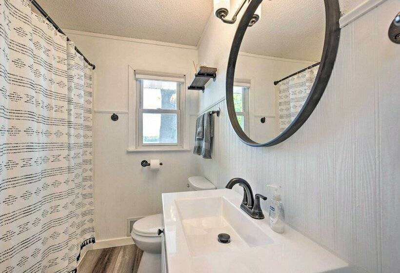 Welcome To Sunrise Bay: Family Lake Home!