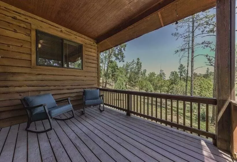 Well Appointed Alto Cabin W/ Fire Pit & Pool Table