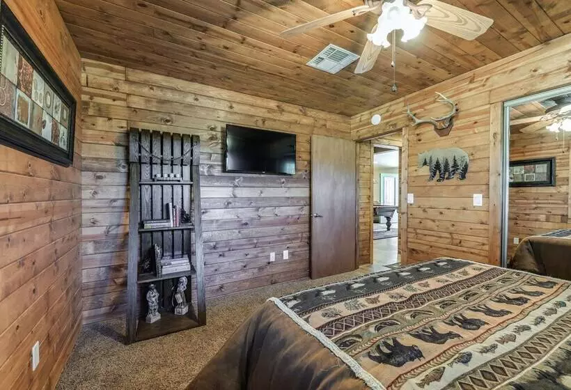 Well Appointed Alto Cabin W/ Fire Pit & Pool Table