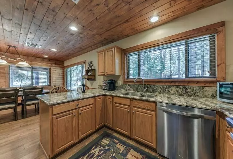 Well Appointed Alto Cabin W/ Fire Pit & Pool Table
