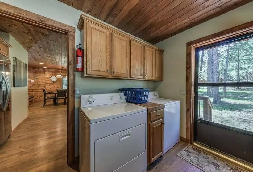 Well Appointed Alto Cabin W/ Fire Pit & Pool Table